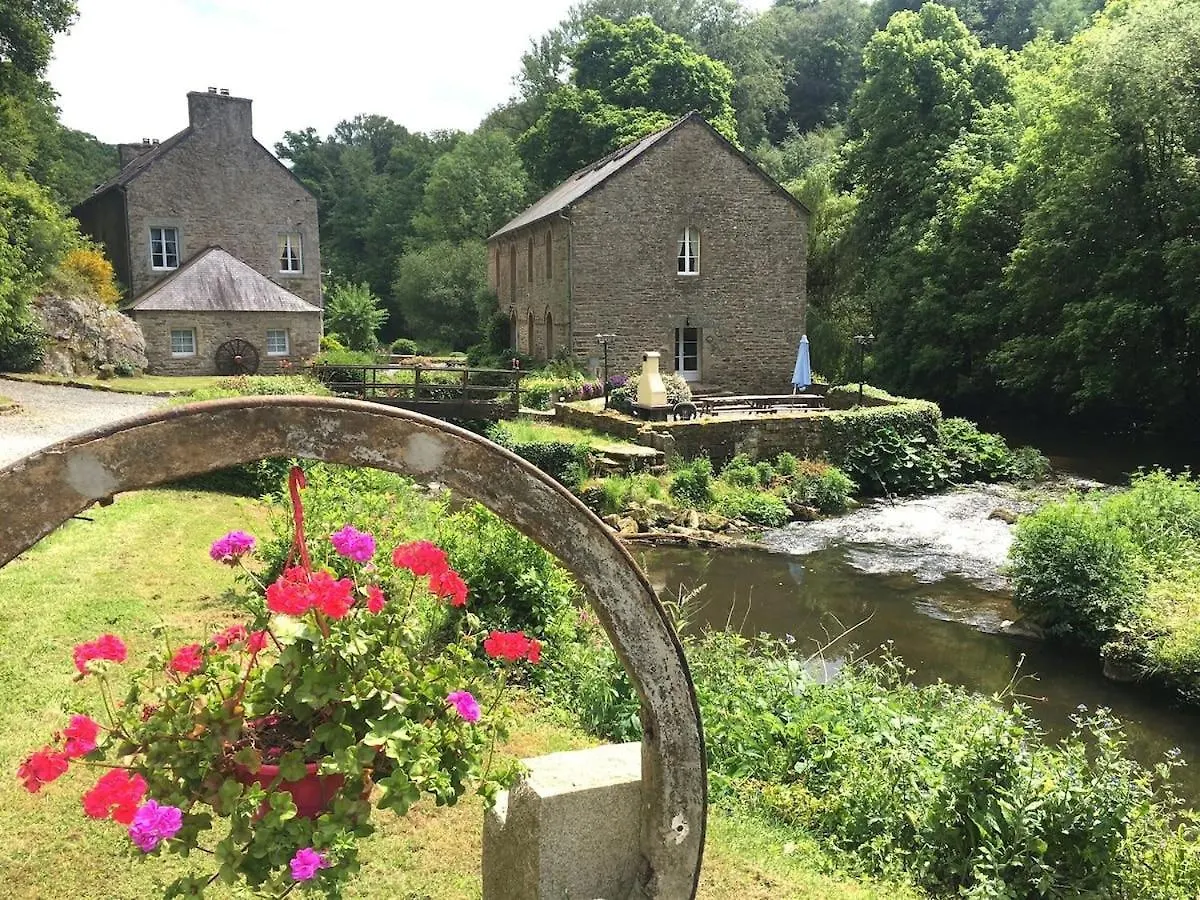 Holiday home Le Moulin De La Touche Minoterie Piscine Villa Plouguenast-Langast